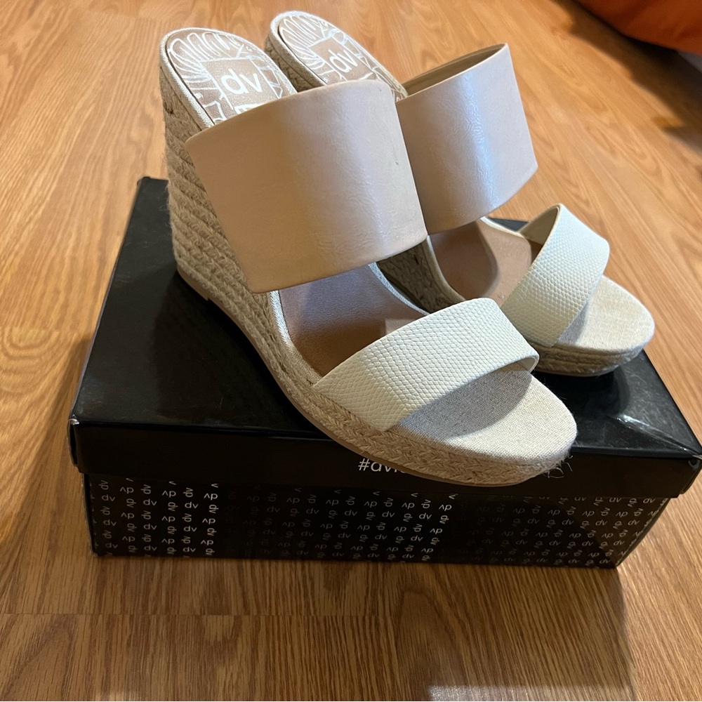DV by Dolce Vita Women's Beige Wedge Sandals Size 10